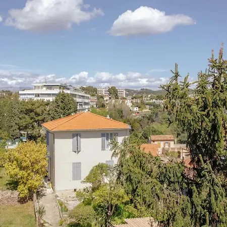 Familial, Lumineux, Calme Avec Parking Apartment Cannes