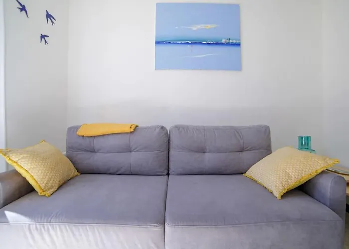 Familial, Lumineux, Calme Avec Parking Cannes