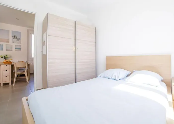 Lejlighed Familial, Lumineux, Calme Avec Parking Cannes