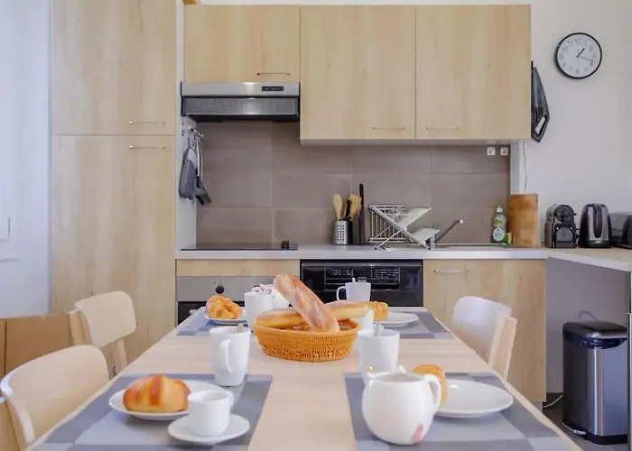 Familial, Lumineux, Calme Avec Parking Lejlighed *