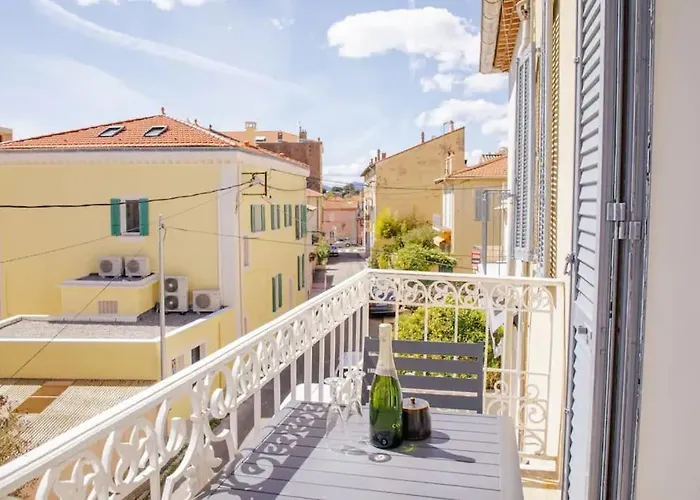 Familial, Lumineux, Calme Avec Parking Lejlighed